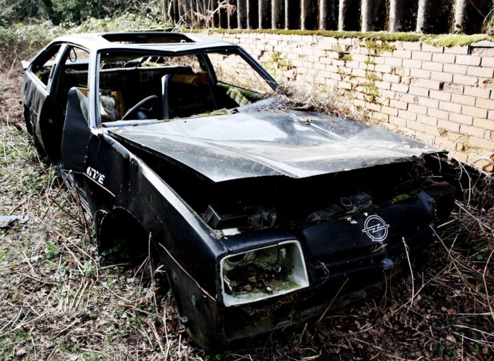 abandoned opel manta gte 3316376625 o